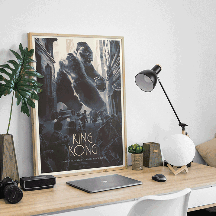 plakat - maison d'edition d'affiche en sérigraphie - affiche de cinema King Kong réalisée par Juan Esteban Rodriguez - chaos dans New York avec king kong - imprimée en edition limitée numérotee main