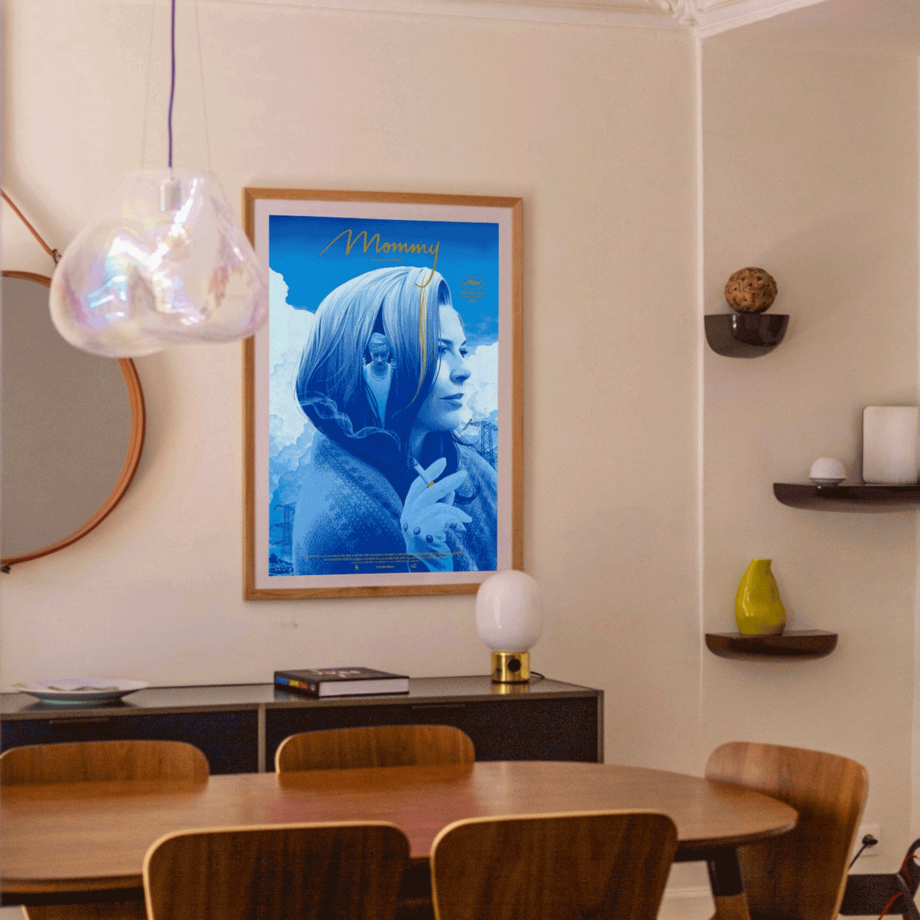 Plakat - maison d'edition d'affiche en serigraphie - affiche de cinema mommy variant (bleu) réalisée par Jeremy enecio - imprimée en edition limitée numérotée main