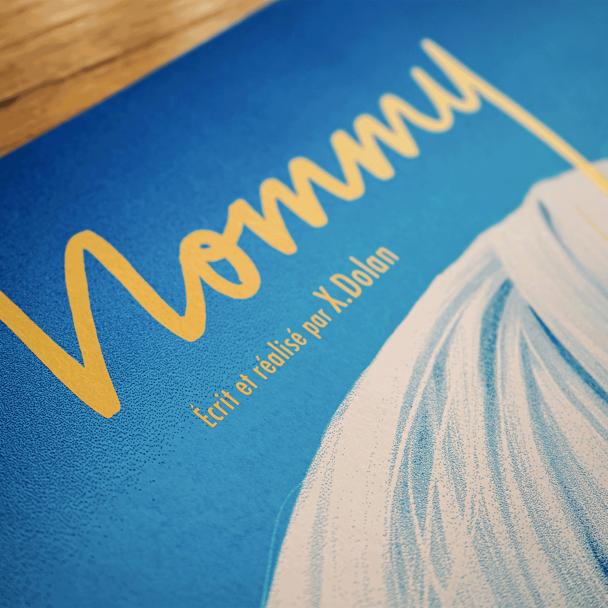 Plakat - maison d'edition d'affiche en serigraphie - affiche de cinema mommy variant (bleu) réalisée par Jeremy enecio - imprimée en edition limitée numérotée main